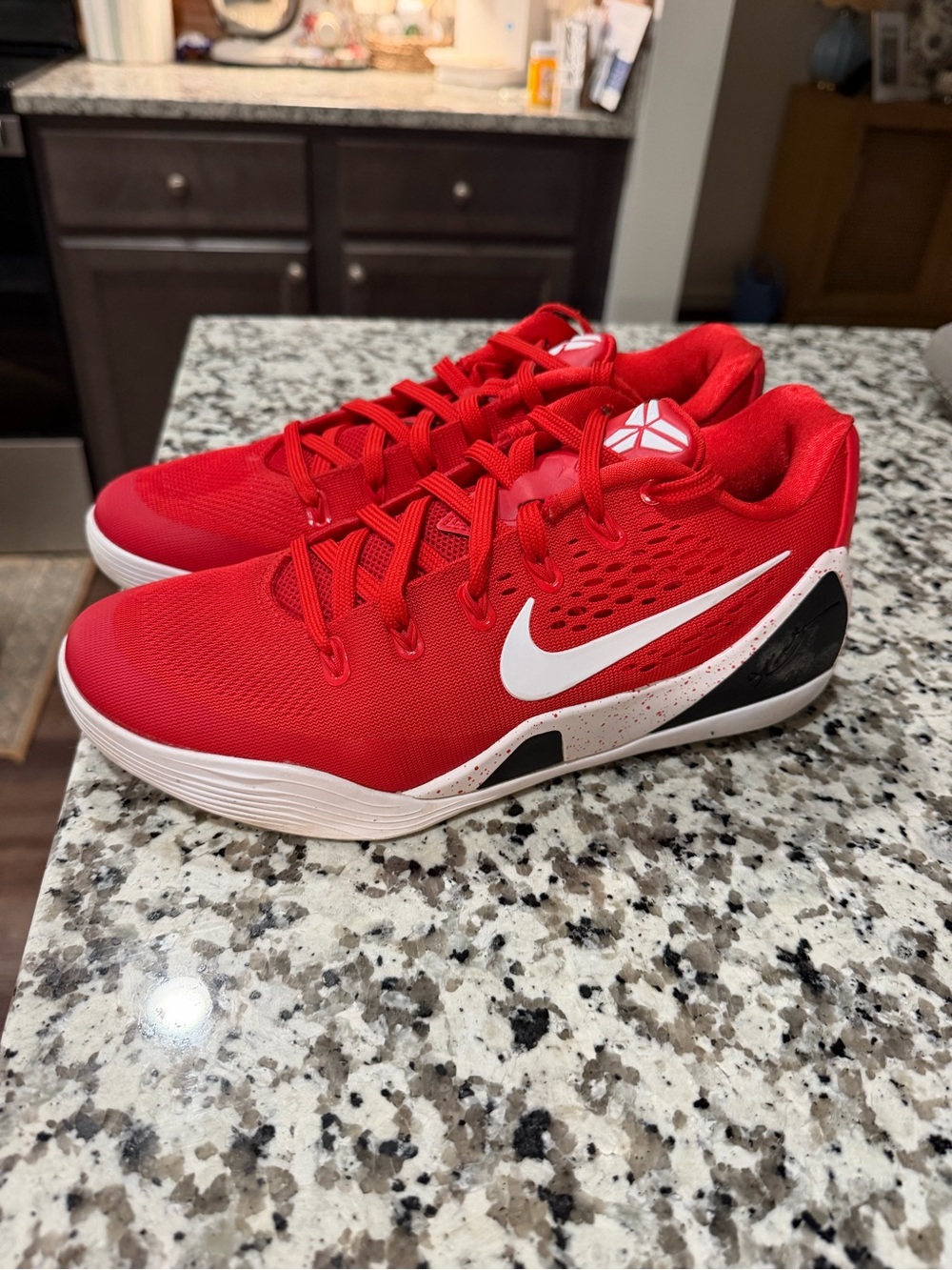 Nike Men’s Kobe 8 Protro size 8